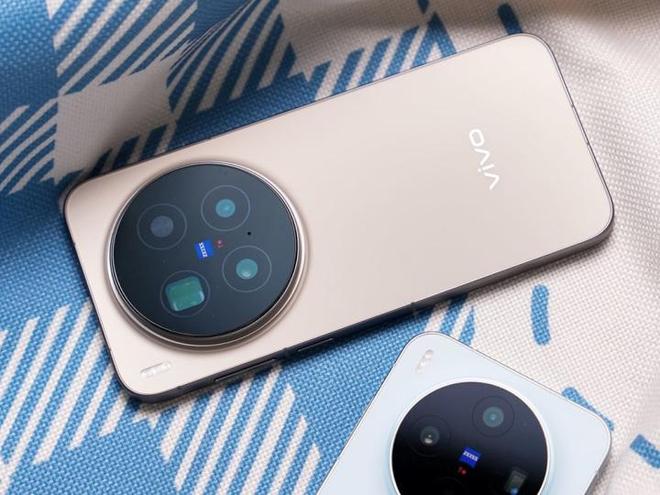vivo X300系列銷(xiāo)售創(chuàng)紀(jì)錄 兩杯銷(xiāo)量超越三杯